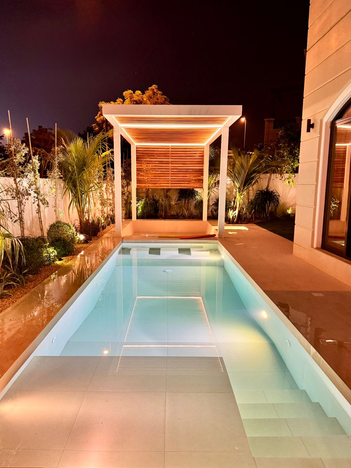 Gardena luxury pool